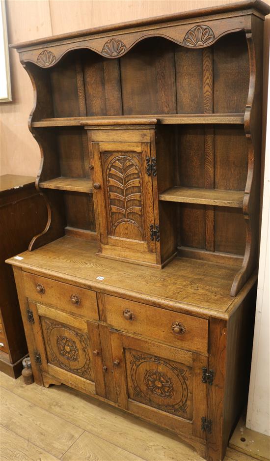 An oak dresser W. 122cm